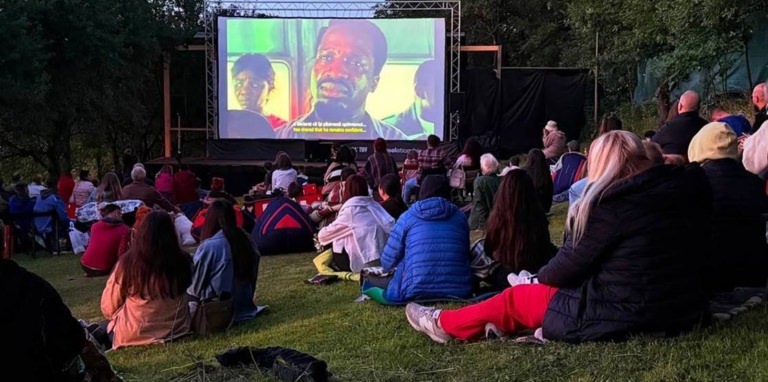 Cinema sub cerul liber la Breb