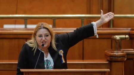 Diana Șoșoacă, implicată într-un accident rutier în București. A fost transportată la Spitalul Universitar