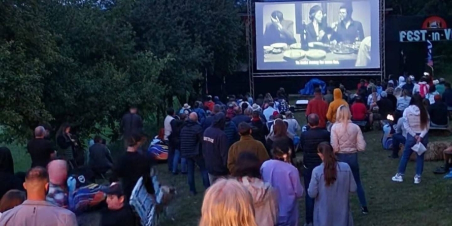 Filme sub cerul liber la Casa din Vale la Breb, Maramureș