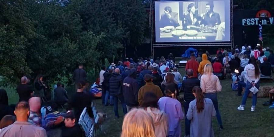 Filme sub cerul liber la Casa din Vale la Breb, Maramureș