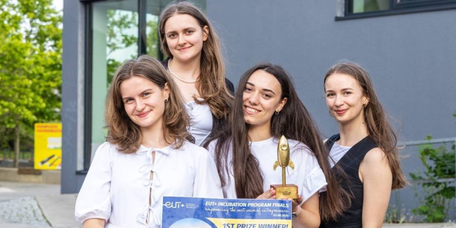 O tânără din Maramureș face parte din echipa care a creat o brățară ce le permite persoanelor cu deficiențe de auz să „simtă” muzica