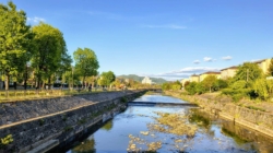 Săsarul și Firiza intră într-un proiect anti-plastic. Două bariere speciale vor colecta deșeurile din apă