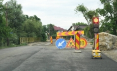 Lucrările continuă pe DJ 108A Gârdani – Țicău. Intervenții la drum și la trei poduri