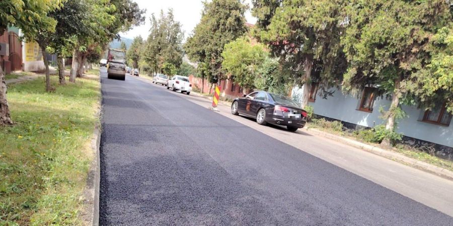 Lucrări de asfaltare pe DN 18, în Maramureș. Traficul se desfășoară cu restricții