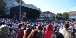Două seri de muzică în Piața Libertății. „Baia Mare trăiește vara” continuă