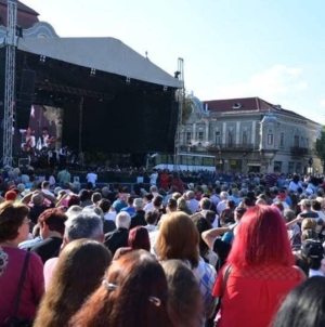 Două seri de muzică în Piața Libertății. „Baia Mare trăiește vara” continuă