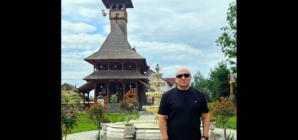 Artistul Marcel Pavel a promovat bisericile de lemn din Maramureș în timpul vizitei sale în județ