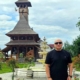 Artistul Marcel Pavel a promovat bisericile de lemn din Maramureș în timpul vizitei sale în județ