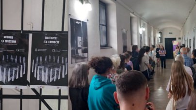 „Memorie și opresiune” – expoziție de grafică inspirată din mărturiile Memorialului Victimelor Comunismului, vernisată la Sighet