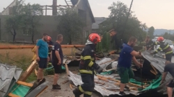 Acoperiș smuls de vânt la Rogoz. O familie cu doi copii a rămas fără un adăpost sigur