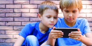 Franța interzice rețelele sociale pentru copiii sub 15 ani. Este prima țară din Europa care adoptă o astfel de lege
