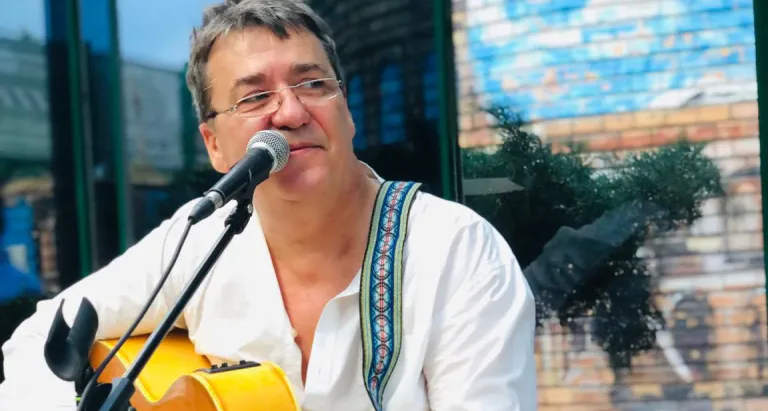 „Toamna Folk” la Cetatea Fisculașului din Șișești. Florin Chilian, invitat special
