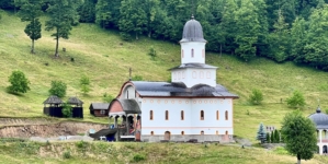 Hramul Mănăstirii Petrova: Credincioșii sunt invitați la rugăciune de sărbătoarea Tăierea Capului Sfântului Proroc Ioan Botezătorul