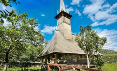 În fiecare seară, la ceas de rugăciune: Paraclisul Maicii Domnului la biserica de lemn din Muzeul Satului