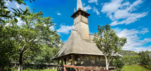 În fiecare seară, la ceas de rugăciune: Paraclisul Maicii Domnului la biserica de lemn din Muzeul Satului