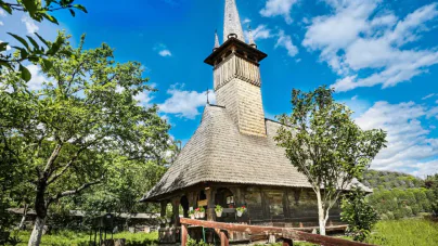 În fiecare seară, la ceas de rugăciune: Paraclisul Maicii Domnului la biserica de lemn din Muzeul Satului