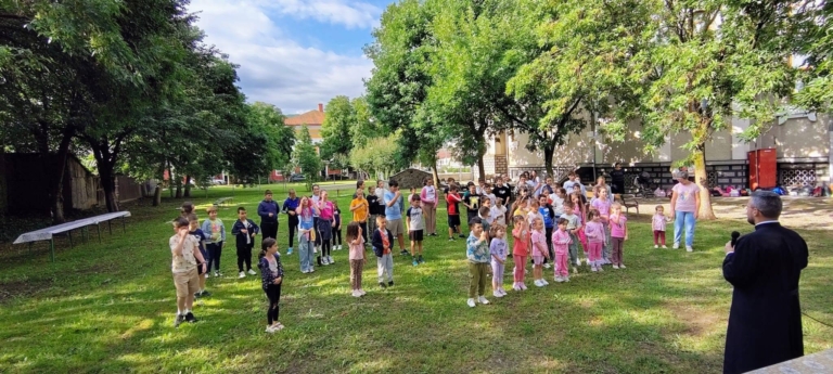„Vacanță în tinda bisericii”: Ediția a IV-a a taberei de vară pentru copii are loc la Sighetu Marmației