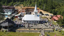 Schitul Izvoare se pregătește de hram