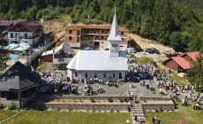 Schitul Izvoare se pregătește de hram