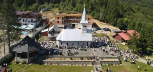 Schitul Izvoare se pregătește de hram