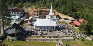 Schitul Izvoare se pregătește de hram