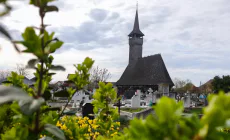 Biserica de lemn monument istoric din Săcălășeni se pregătește de hram