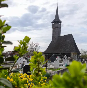 Biserica de lemn monument istoric din Săcălășeni se pregătește de hram