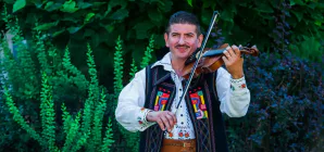 Dan Daniel, unul dintre cei mai îndrăgiți violoniști ai Maramureșului, își sărbătorește ziua de naștere