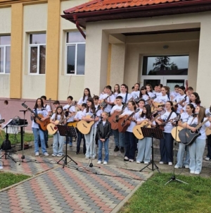 La Târgu Lăpuș: Spectacol cultural-artistic susținut de Trupa „Adrian Păunescu”