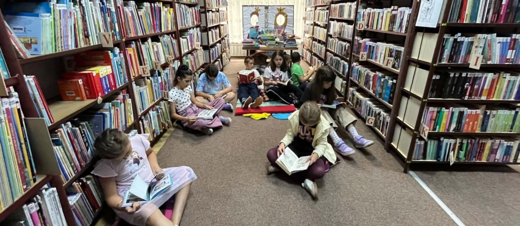 Clubul de lectură pentru copii continuă la Filiala Traian din Baia Mare