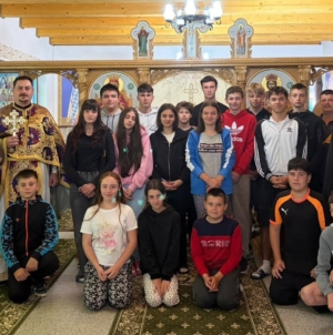 Rugăciune, prietenie și activități educative: Tineri din Protopopiatul Baia Mare, în tabără la Mănăstirea Chiuzbaia