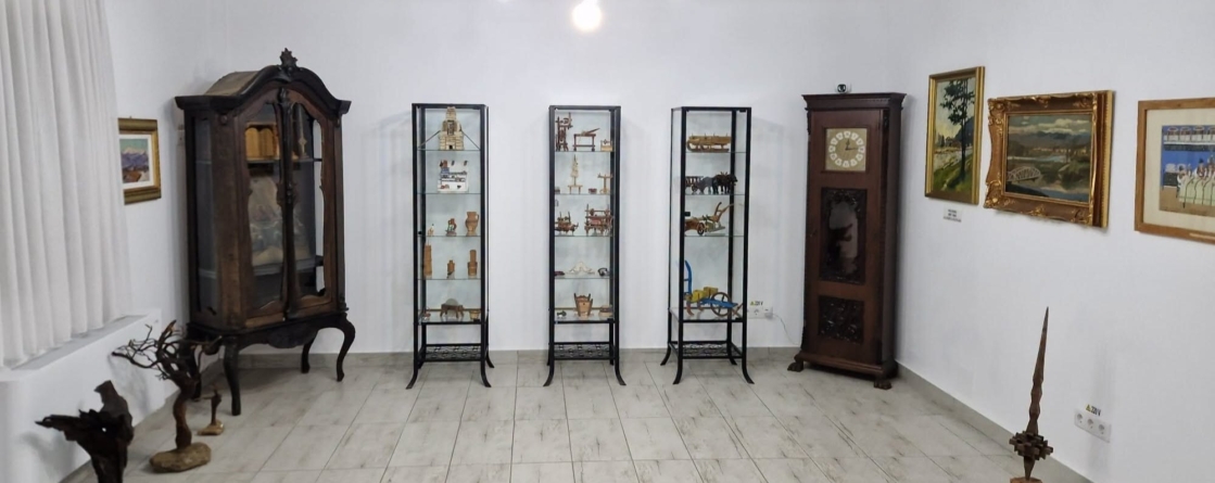 Vișeu de Sus: Expoziția „Maramureșul Tradițional în Miniaturi și Artă” poate fi vizitată până în 15 septembrie