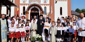 PS Părinte Iustin a săvârșit Paraclisul Maicii Domnului în Parohia Ortodoxă Săcălășeni