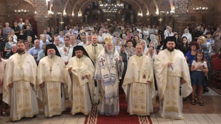 Preasfințitul Părinte Iustin a slujit la Catedrala Episcopală „Sfânta Treime” din Baia Mare în această duminică