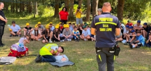 Pompierii SVSU Târgu Lăpuș și voluntarii maltezi, în mijlocul copiilor din Tabăra Creștină „Dragoste și Prietenie” din Munții Țibleș