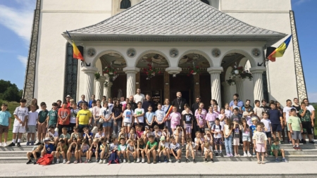 Școala de Vară „Fiii Maicii Domnului” în Parohia Șieu: Aproape 100 de copii au participat la activități