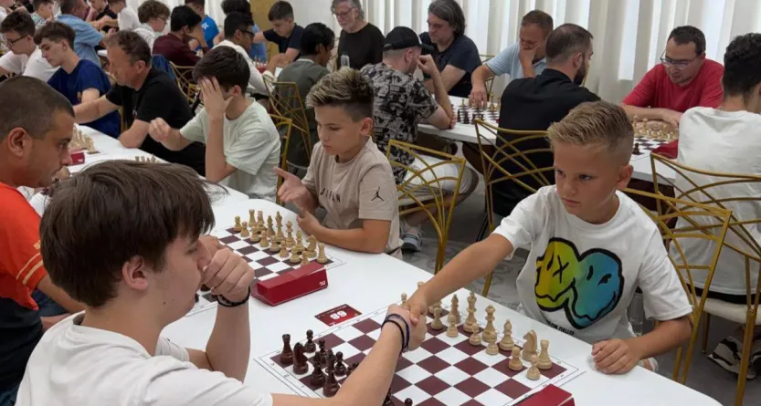 Nouă șahiști maramureșeni, față în față cu adversari de elită la campionatul derulat în cadrul Grand Prix România 2026, în Alba