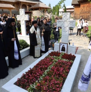 Parastas la Mănăstirea Dragomirești: Un an de la trecerea la cele veșnice a Arhimandritului Sofronie Perța
