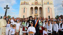 PS Părinte Iustin a târnosit biserica din Fărcașa