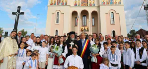 PS Părinte Iustin a târnosit biserica din Fărcașa