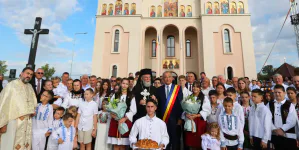 PS Părinte Iustin a târnosit biserica din Fărcașa