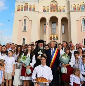 PS Părinte Iustin a târnosit biserica din Fărcașa
