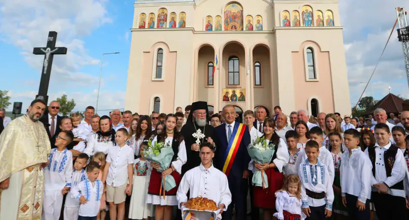 PS Părinte Iustin a târnosit biserica din Fărcașa