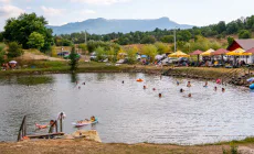 Lacul Bătrân din Ocna Șugatag, unul dintre cele mai spectaculoase lacuri saline din România