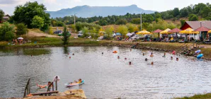 Lacul Bătrân din Ocna Șugatag, unul dintre cele mai spectaculoase lacuri saline din România