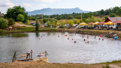 Lacul Bătrân din Ocna Șugatag, unul dintre cele mai spectaculoase lacuri saline din România