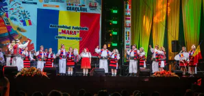 Ansamblul Folcloric „MARA” a dus tradițiile maramureșene pe scena Festivalului Internațional de Folclor „Ceahlăul”