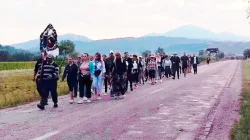 54 de credincioși din comuna Lăpuș au pornit și anul acesta pe jos spre Mănăstirea Nicula