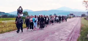 54 de credincioși din comuna Lăpuș au pornit și anul acesta pe jos spre Mănăstirea Nicula