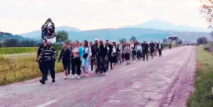 54 de credincioși din comuna Lăpuș au pornit și anul acesta pe jos spre Mănăstirea Nicula